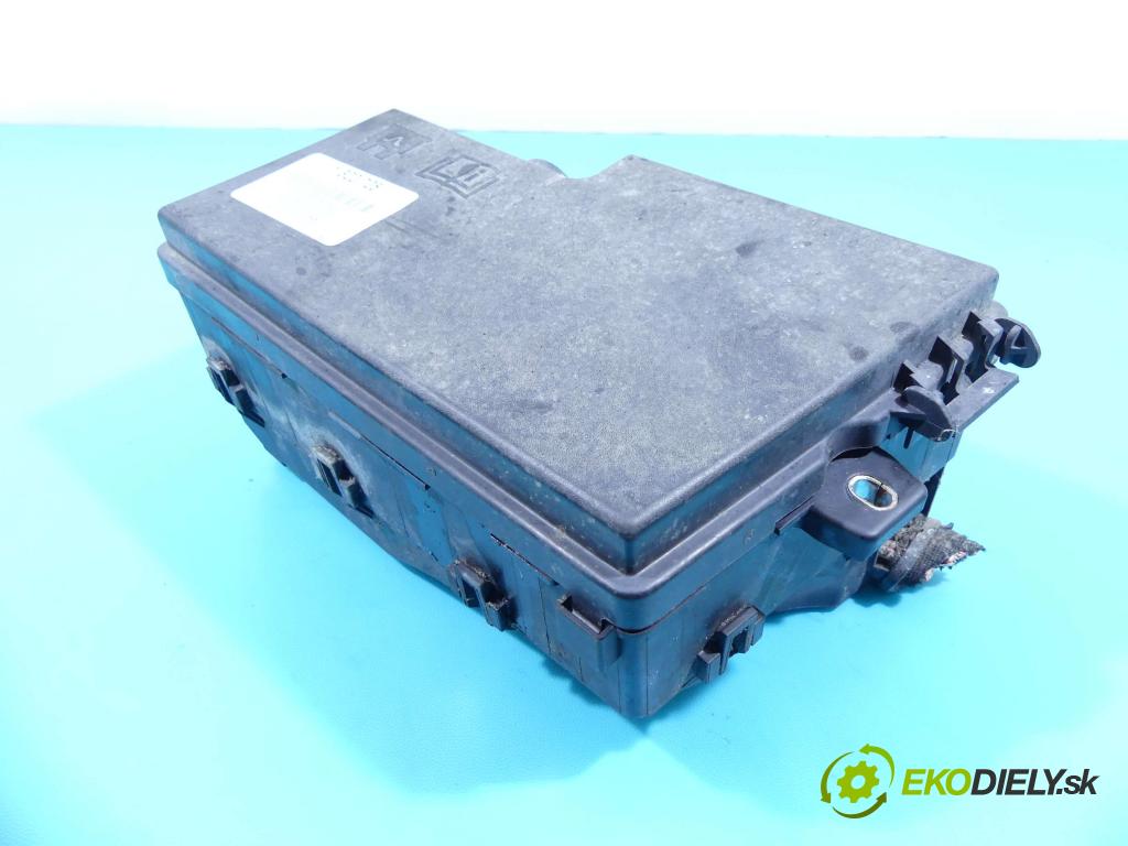 Ford C-Max I 2003-2010 1.8 tdci 116 hp manual 85 kW 1753 cm3 5- skříňka pojistková 3M5T-14A142-AB (Pojistkové skříňky)