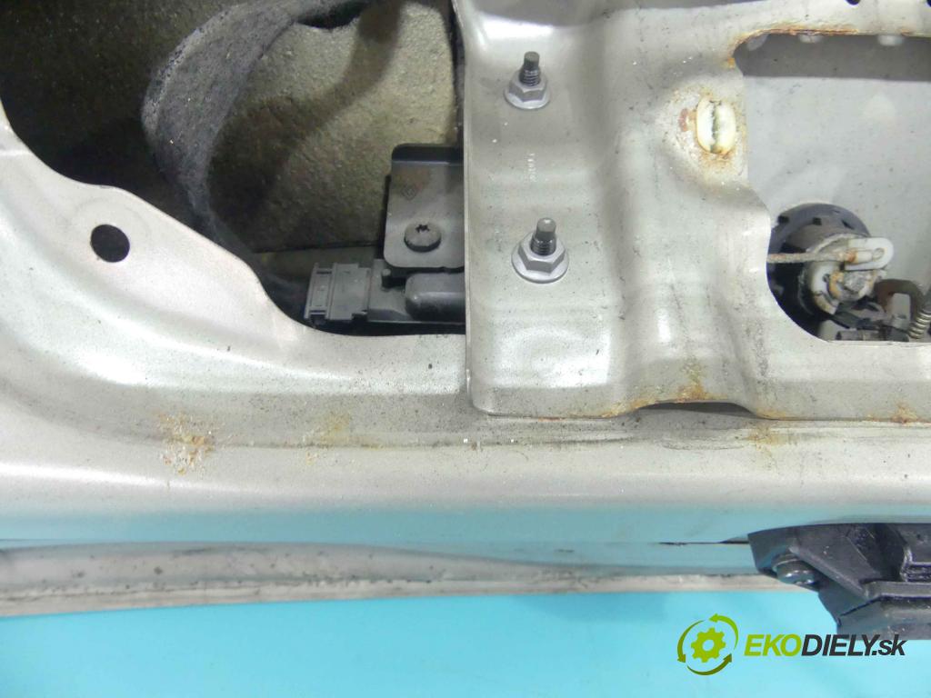 Dacia Sandero I 2008-2012 1.5 dci 86 hp manual 63 kW 1461 cm3 5- zadní kufrové dveře  (Zadní kapoty)