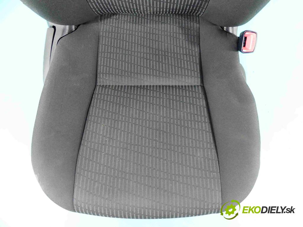 Toyota Avensis III T27 2009-2018 2.2 d4d 150 HP manual 110 kW 2231 cm3 4- Sedačka pravý  (Sedačky, sedadlá)