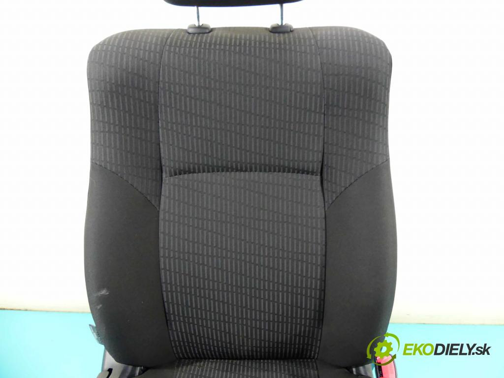 Toyota Avensis III T27 2009-2018 2.2 d4d 150 HP manual 110 kW 2231 cm3 4- Sedačka pravý  (Sedačky, sedadlá)