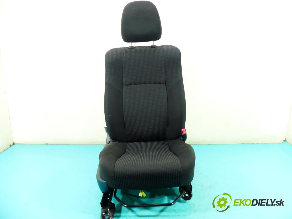 Toyota Avensis III T27 2009-2018 2.2 d4d 150 HP manual 110 kW 2231 cm3 4- Sedačka pravý  (Sedačky, sedadlá)