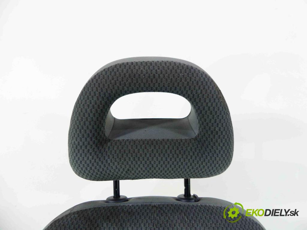 Chrysler Voyager IV 2000-2007 2.8 crd: 150 HP automatic 110 kW 2776 cm3 5- Sedačka pravý  (Sedačky, sedadlá)