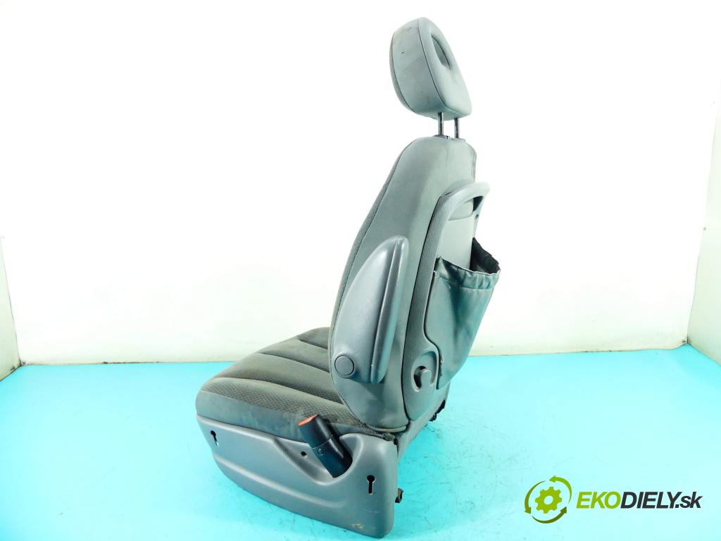 Chrysler Voyager IV 2000-2007 2.8 crd: 150 HP automatic 110 kW 2776 cm3 5- Sedačka pravý  (Sedačky, sedadlá)