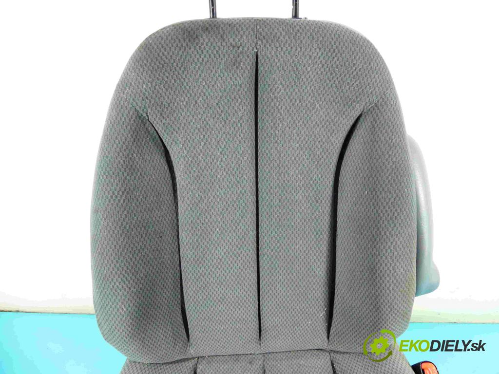 Chrysler Voyager IV 2000-2007 2.8 crd: 150 HP automatic 110 kW 2776 cm3 5- Sedačka pravý  (Sedačky, sedadlá)