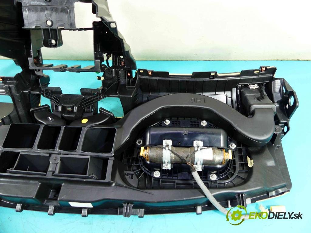 Opel Insignia A 2008-2017 2.0 cdti 160 HP manual 118 kW 1956 cm3 5- kokpit,pristrojová doska rozdeľovacia
