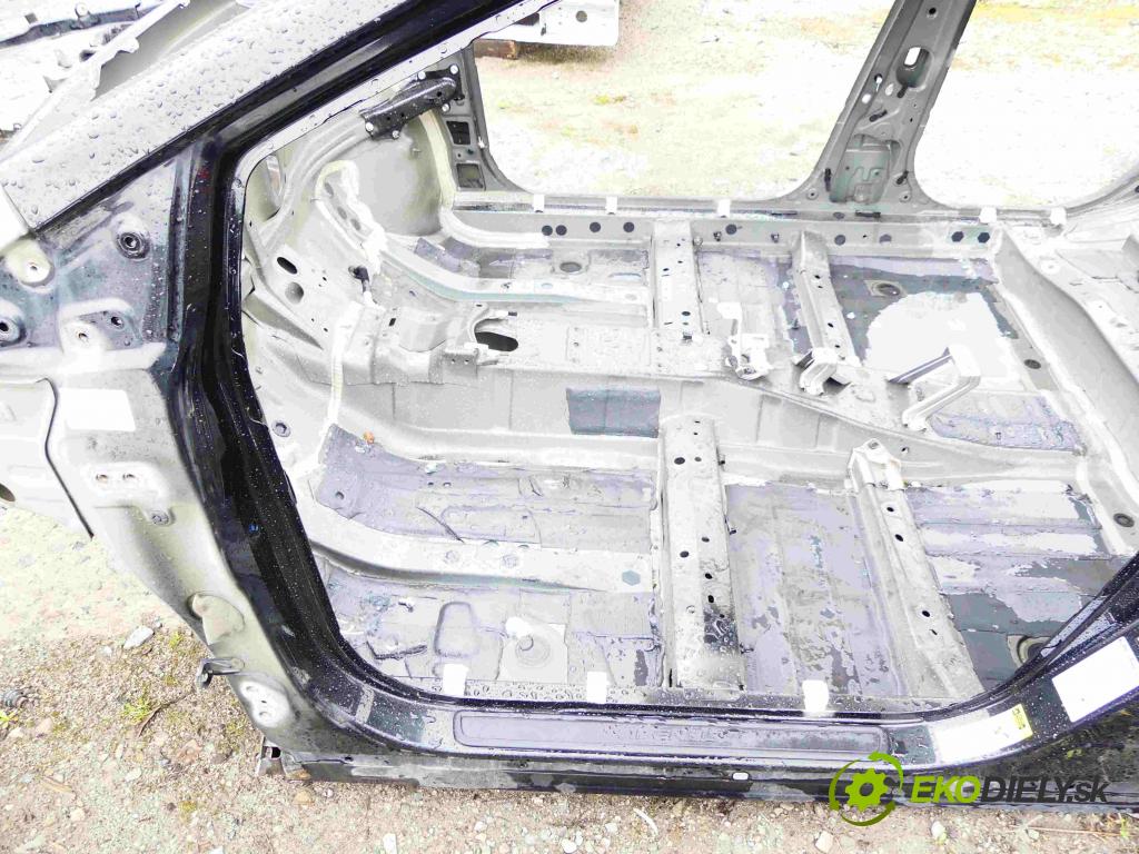 Toyota Avensis III T27 2009-2018 2.2 d4d 150 hp manual 110 kW 2231 cm3 4- práh levý  (Ostatní)