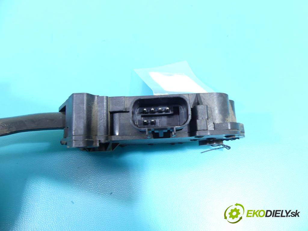 Chrysler Voyager IV 2000-2007 2.8 crd: 150 HP automatic 110 kW 2776 cm3 5- pedále 04861650AB (Pedále)