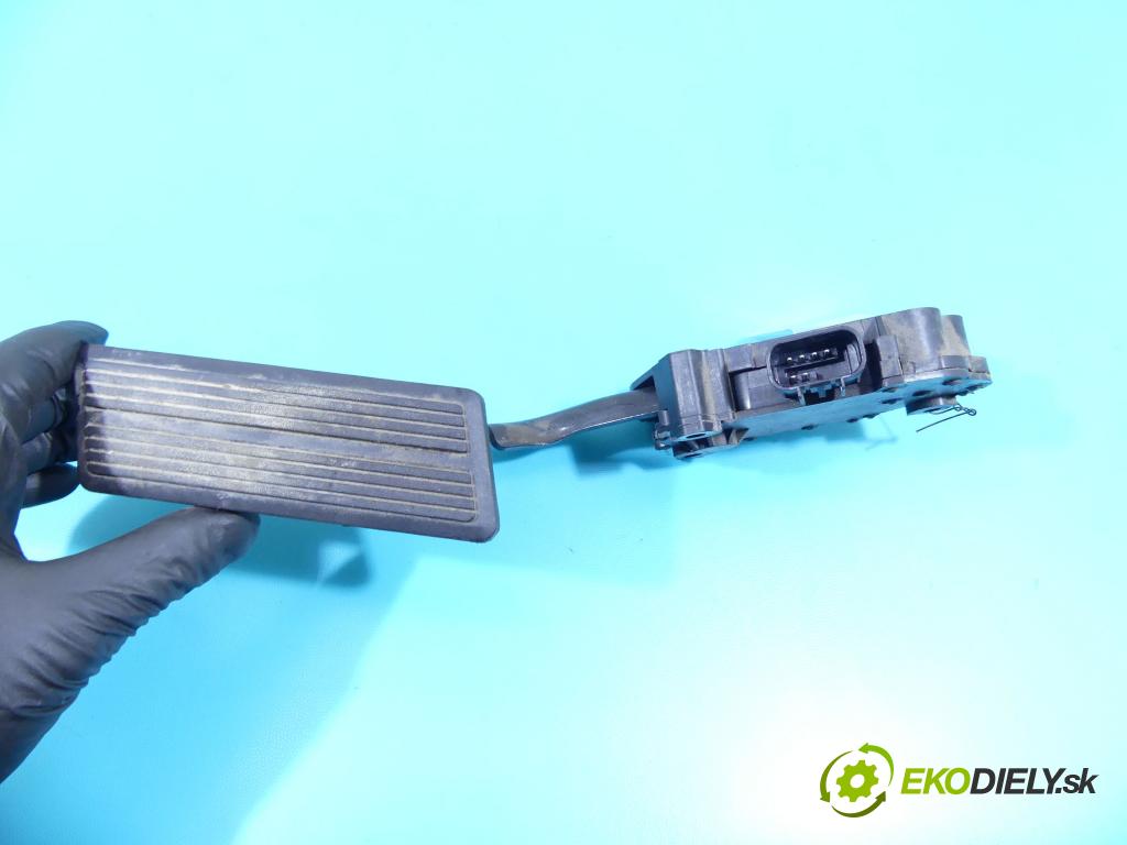 Chrysler Voyager IV 2000-2007 2.8 crd: 150 HP automatic 110 kW 2776 cm3 5- pedále 04861650AB (Pedále)