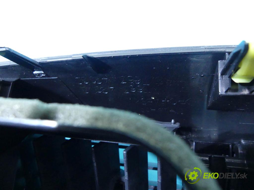 Toyota Rav4 III 2005-2012 2.4 VVTI 156 HP automatic 115 kW 2362 cm3 5- Mřížka: kúrenia stredová 55670-42050 (Mriežky kúrenia (fukáre))