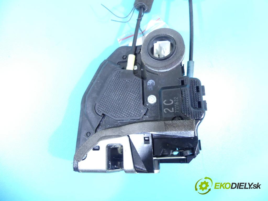 Toyota Rav4 III 2005-2012 2.4 VVTI 156 hp automatic 115 kW 2362 cm3 5- zámek zadní levý 7111622