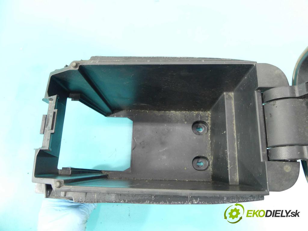 Toyota Rav4 III 2005-2012 2.4 VVTI 156 HP automatic 115 kW 2362 cm3 5- operadlo 58811-42030 (Lakťové opierky)