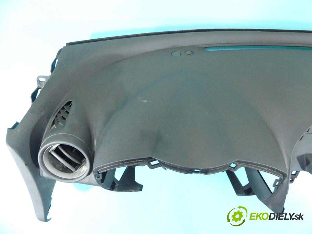 Toyota Rav4 III 2005-2012 2.4 VVTI 156 HP automatic 115 kW 2362 cm3 5- kokpit,pristrojová doska rozdeľovacia