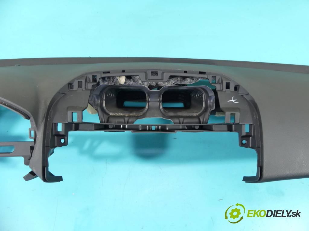 Toyota Rav4 III 2005-2012 2.4 VVTI 156 HP automatic 115 kW 2362 cm3 5- kokpit,pristrojová doska rozdeľovacia