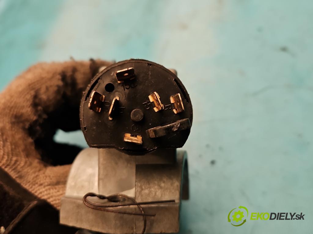 Polonez Caro / Atu 1.6 77 HP manual 57 kW 1598 cm3 5- Spínačka (Spínacie skrinky a kľúče)