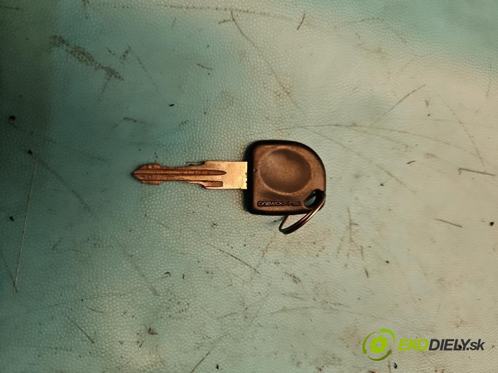 Polonez Caro / Atu 1.6 77 HP manual 57 kW 1598 cm3 5- Spínačka (Spínacie skrinky a kľúče)