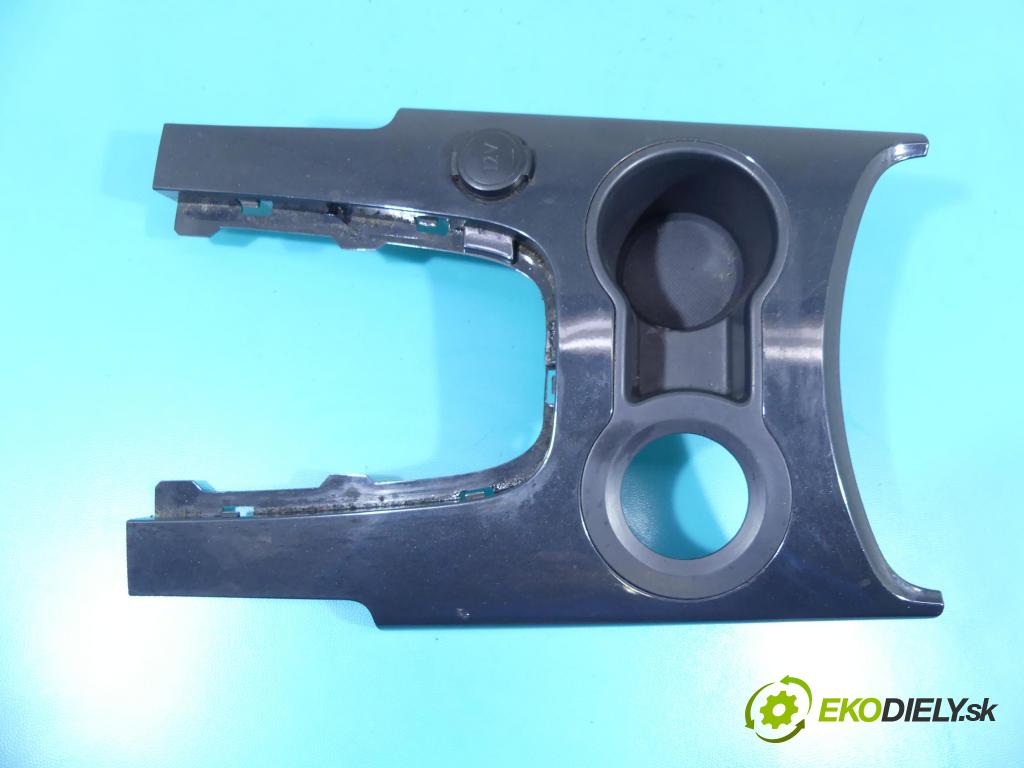 Peugeot 3008 I 2009-2016 1.6 hdi 111KM automatic 82 kW 1560 cm3 5- Rukojeť: na nápoje: 9685858777 (Úchyty, držiaky na nápoje)