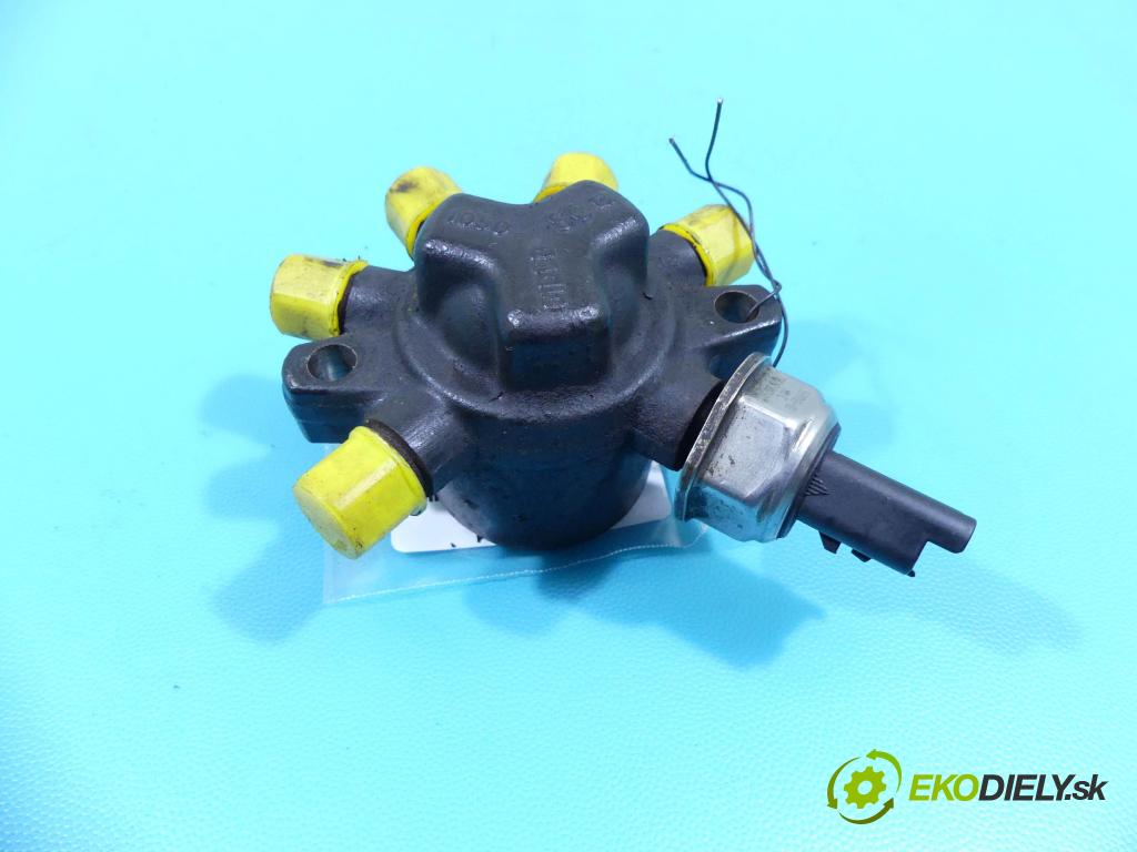 Dacia Sandero I 2008-2012 1.5 dci 86 HP manual 63 kW 1461 cm3 5- lišta vstrekovacia 8200584034 (Vstrekovacie lišty)