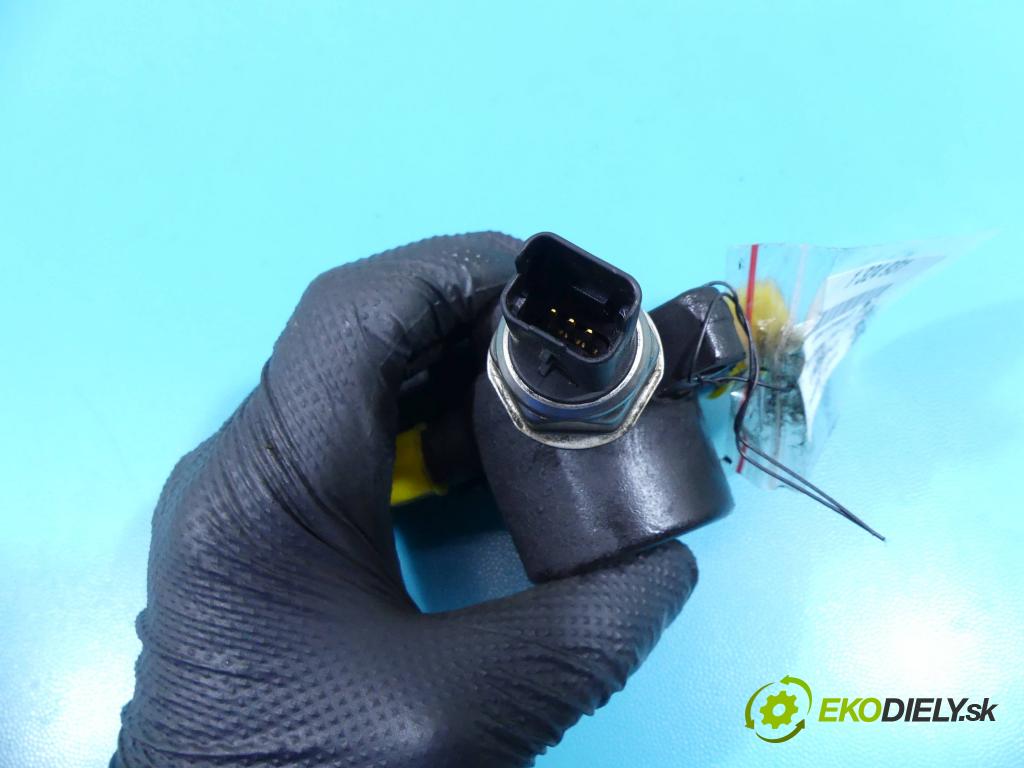 Dacia Sandero I 2008-2012 1.5 dci 86 HP manual 63 kW 1461 cm3 5- lišta vstrekovacia 8200584034 (Vstrekovacie lišty)