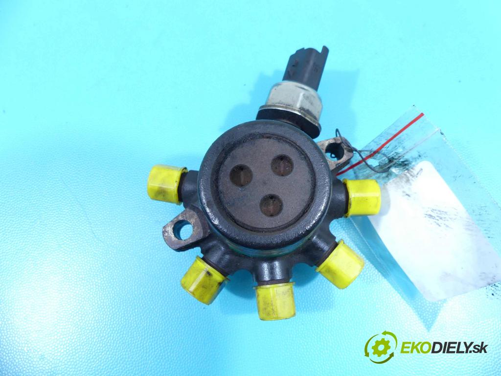 Dacia Sandero I 2008-2012 1.5 dci 86 HP manual 63 kW 1461 cm3 5- lišta vstrekovacia 8200584034 (Vstrekovacie lišty)