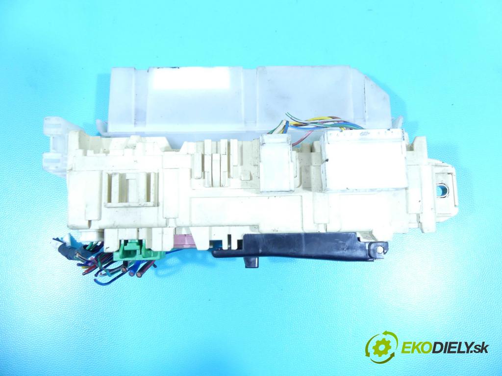 Mazda Xedos 9 2.3 T 211KM automatic 155 kW 2255 cm3 4- skříňka pojistková 7C03A (Pojistkové skříňky)