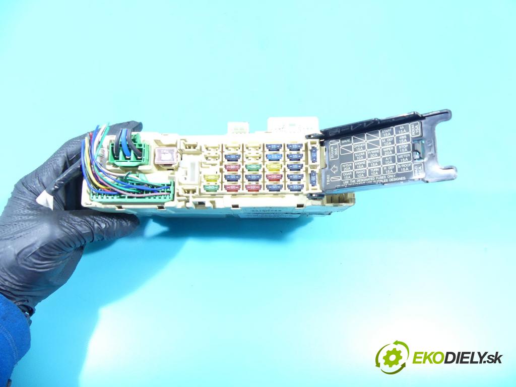 Mazda Xedos 9 2.3 T 211KM automatic 155 kW 2255 cm3 4- skříňka pojistková 7C03A (Pojistkové skříňky)