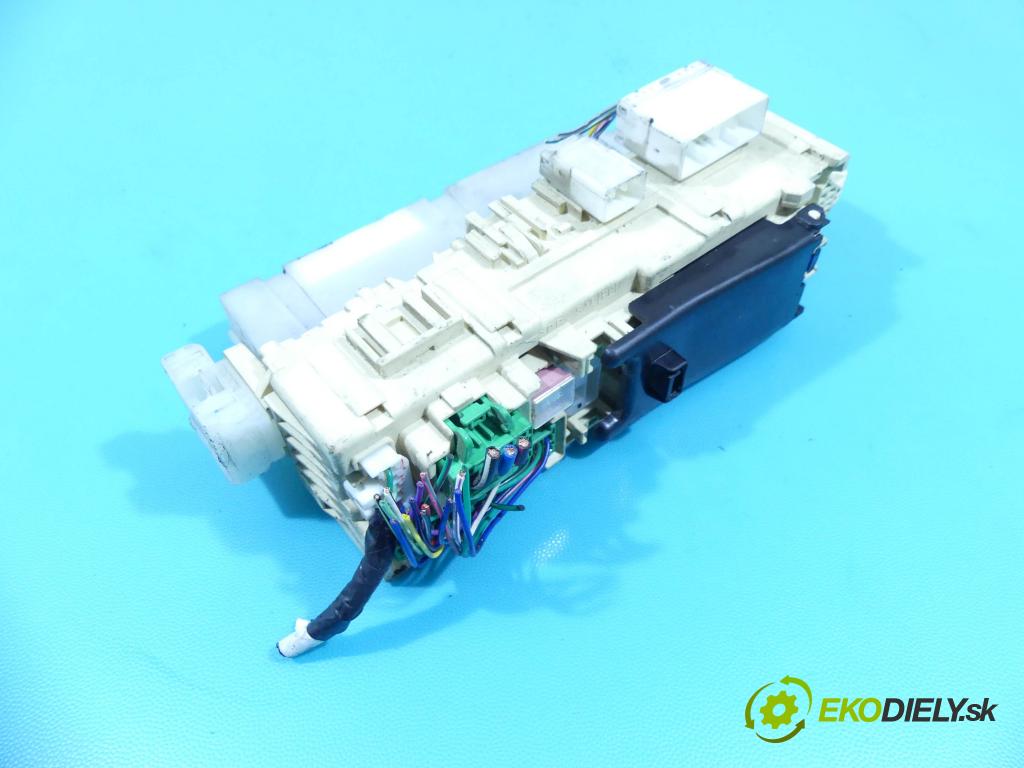 Mazda Xedos 9 2.3 T 211KM automatic 155 kW 2255 cm3 4- skříňka pojistková 7C03A (Pojistkové skříňky)