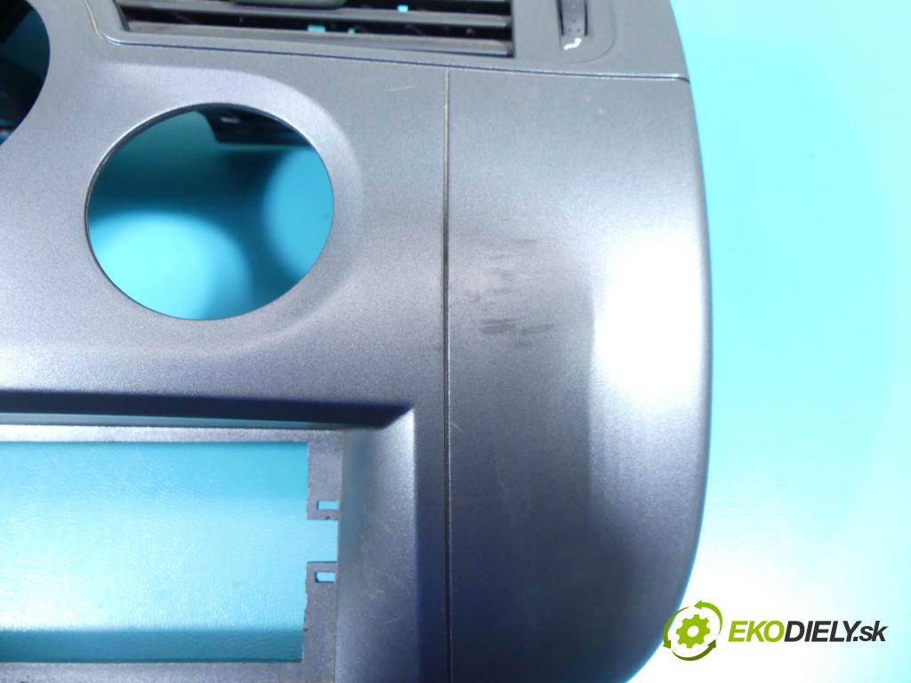 Renault Scenic II 2003-2009 1.9 dci 120 HP manual 88 kW 1870 cm3 5- Mřížka: kúrenia stredová 8200140713 (Mriežky kúrenia (fukáre))