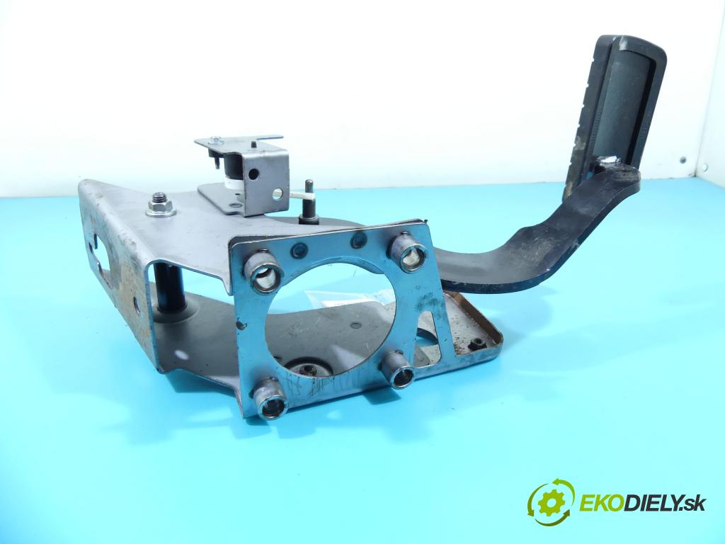 Chevrolet Captiva 2.2 VCDI 184hp automatic 135 kW 2231 cm3 5- pedále 4451U000796 (Pedále)