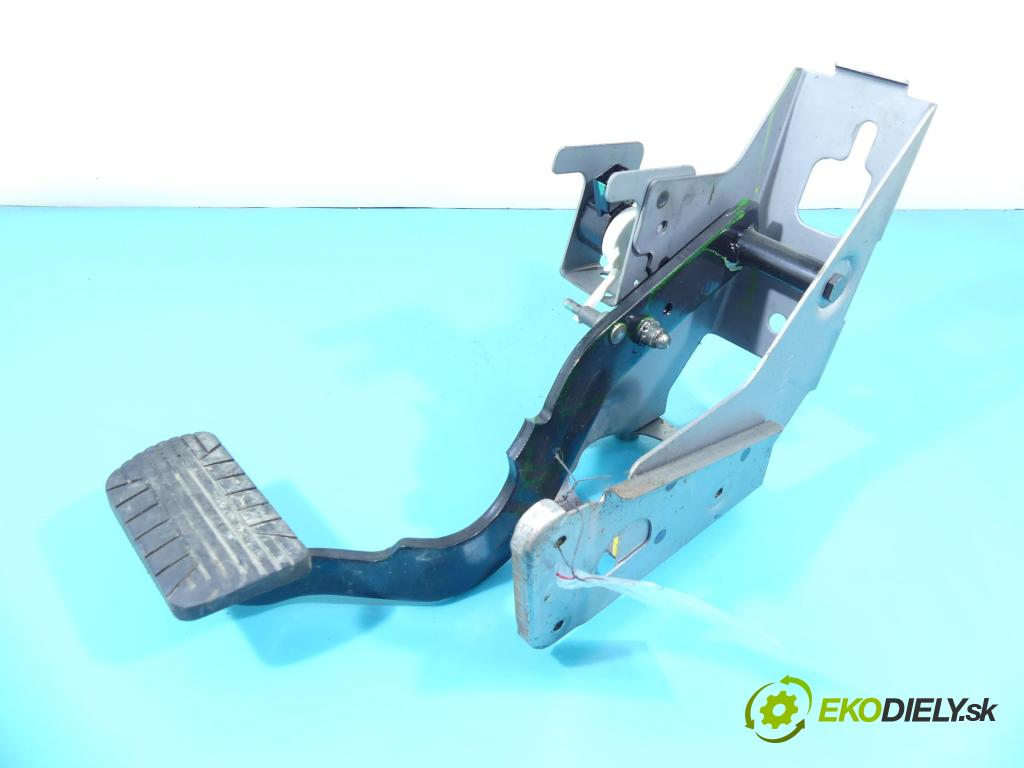 Chevrolet Captiva 2.2 VCDI 184hp automatic 135 kW 2231 cm3 5- pedále 4451U000796 (Pedále)