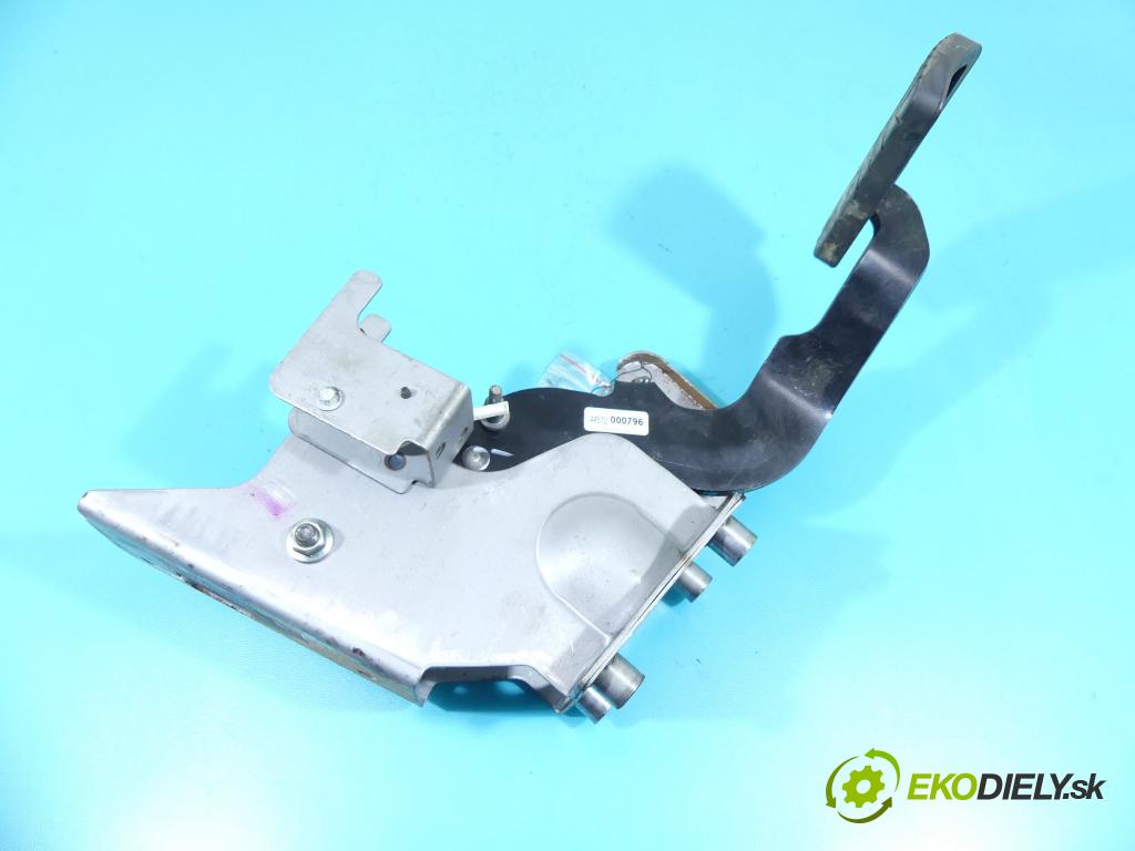 Chevrolet Captiva 2.2 VCDI 184hp automatic 135 kW 2231 cm3 5- pedále 4451U000796 (Pedále)