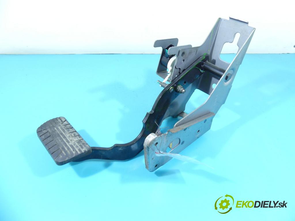 Chevrolet Captiva 2.2 VCDI 184hp automatic 135 kW 2231 cm3 5- pedále 4451U000796 (Pedále)