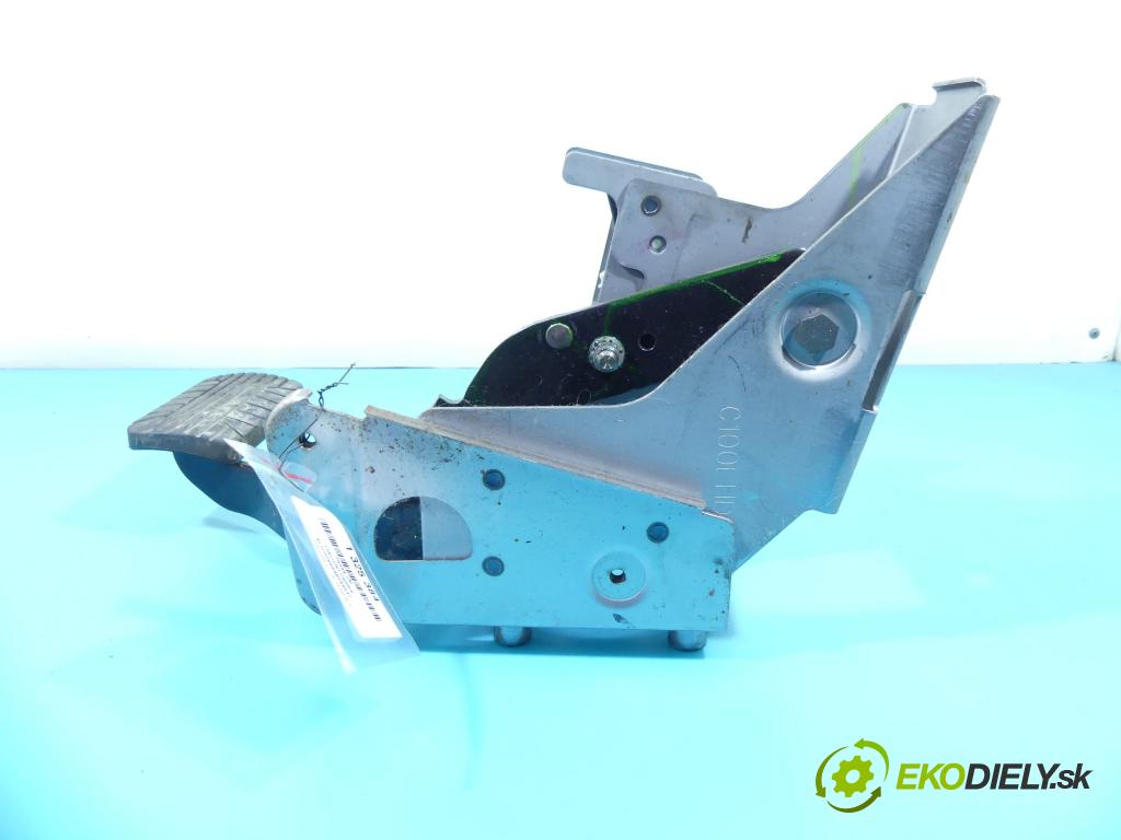 Chevrolet Captiva 2.2 VCDI 184hp automatic 135 kW 2231 cm3 5- pedále 4451U000796 (Pedále)