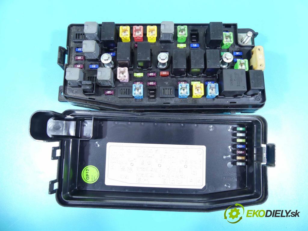 Chevrolet Captiva 2.2 VCDI 184 hp automatic 135 kW 2231 cm3 5- skříňka pojistková 95471068 (Pojistkové skříňky)