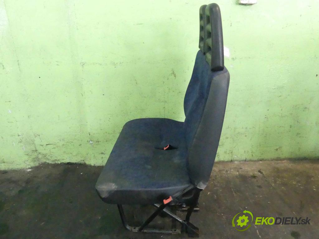 Iveco Daily III 1999-2006 2.3 HPI 116 HP manual 85,3 kW 2287 cm3 5- Sedačka pravý  (Sedačky, sedadlá)