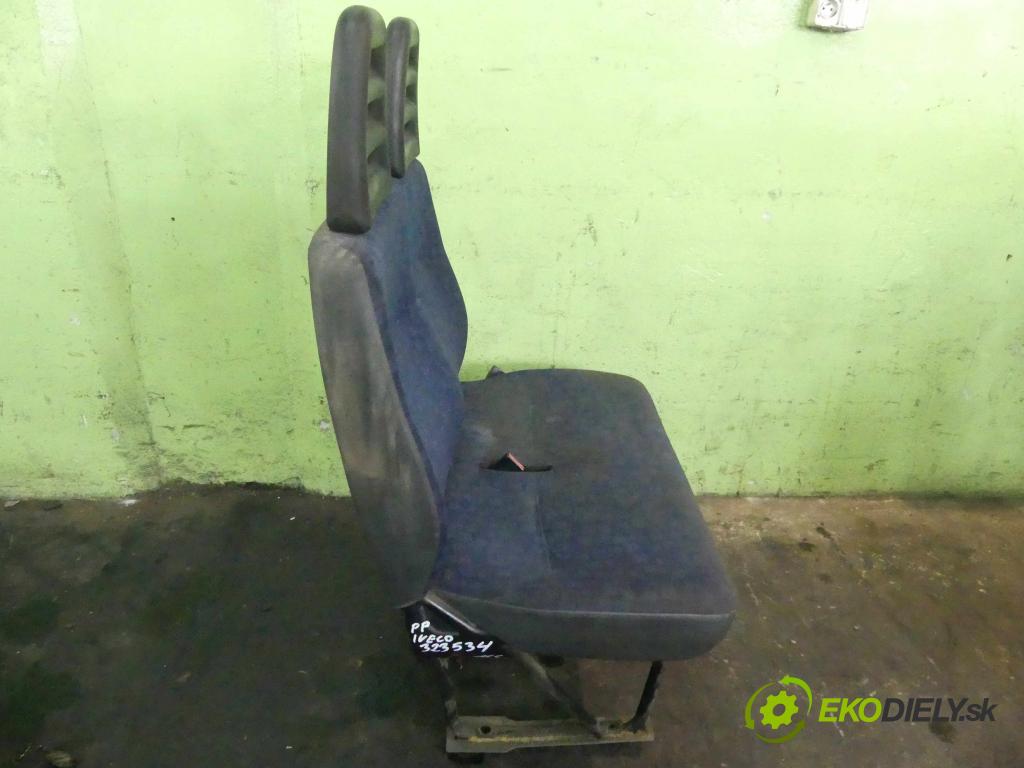 Iveco Daily III 1999-2006 2.3 HPI 116 HP manual 85,3 kW 2287 cm3 5- Sedačka pravý  (Sedačky, sedadlá)