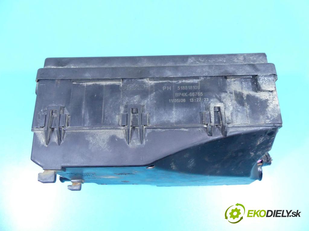 Mazda 3 I BK 2003-2009 1.6 16v 105 hp manual 77 kW 1598 cm3 5- skříňka pojistková 518818109 (Pojistkové skříňky)
