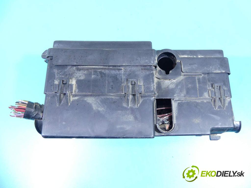 Mazda 3 I BK 2003-2009 1.6 16v 105 hp manual 77 kW 1598 cm3 5- skříňka pojistková 518818109 (Pojistkové skříňky)