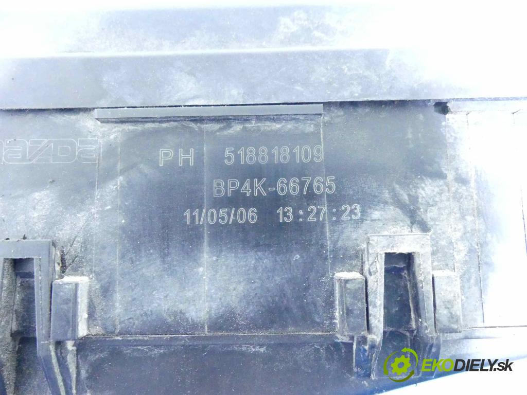 Mazda 3 I BK 2003-2009 1.6 16v 105 hp manual 77 kW 1598 cm3 5- skříňka pojistková 518818109 (Pojistkové skříňky)
