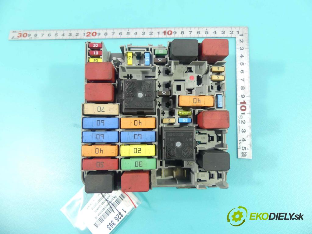 Alfa romeo Giulietta 1.6 jtdm: 105 HP manual 77 kW 1598 cm3 5- skrinka poistka 51867697 (Poistkové skrinky)