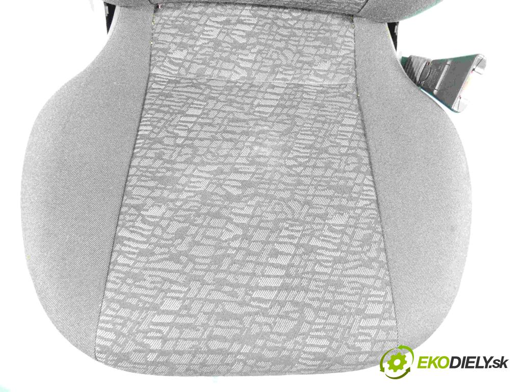 Opel Corsa C 2000-2006 1.0 12v 58 HP manual 43 kW 973 cm3 3- Sedačka pravý  (Sedačky, sedadlá)