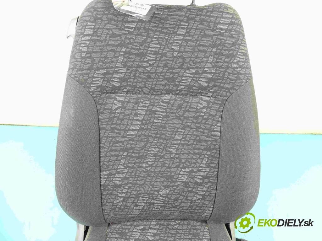 Opel Corsa C 2000-2006 1.0 12v 58 HP manual 43 kW 973 cm3 3- Sedačka pravý  (Sedačky, sedadlá)