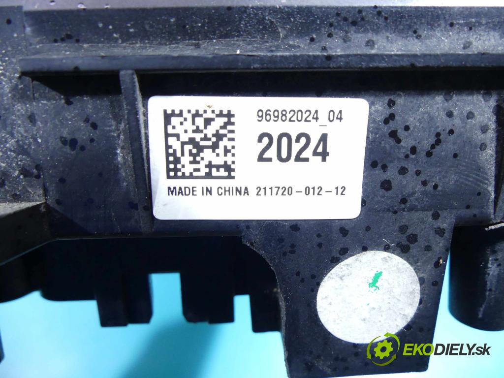 Chevrolet Cruze 1.8 16v 141 hp manual 104 kW 1796 cm3 5- skříňka pojistková 9698202404 (Pojistkové skříňky)