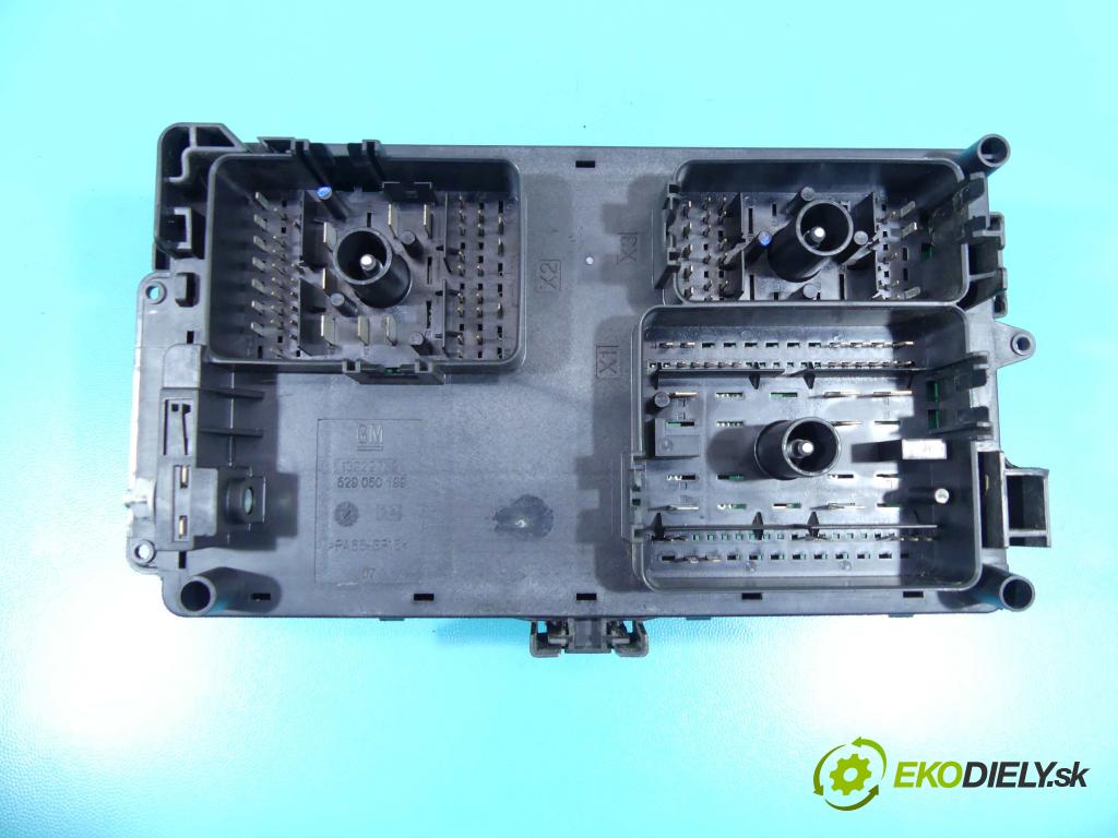 Chevrolet Cruze 1.8 16v 141 hp manual 104 kW 1796 cm3 5- skříňka pojistková 9698202404 (Pojistkové skříňky)