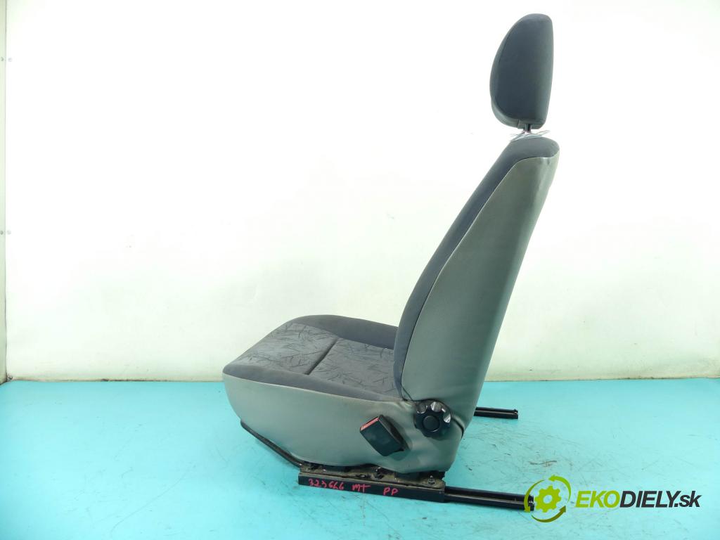 Dacia Logan I 2005-2014 1.4 8v 75 HP manual 55 kW 1390 cm3 4- Sedačka pravý  (Sedačky, sedadlá)