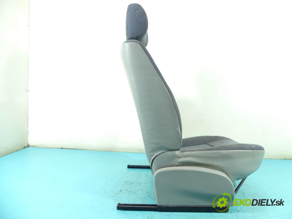 Dacia Logan I 2005-2014 1.4 8v 75 HP manual 55 kW 1390 cm3 4- Sedačka pravý  (Sedačky, sedadlá)