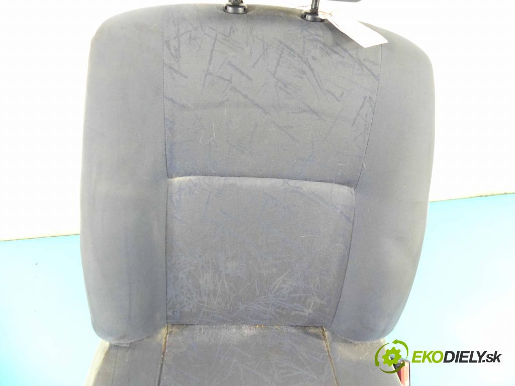 Dacia Logan I 2005-2014 1.4 8v 75 HP manual 55 kW 1390 cm3 4- Sedačka pravý  (Sedačky, sedadlá)