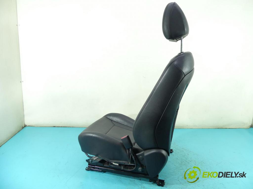 Hyundai I40 1.7 crdi 116 HP manual 85 kW 1685 cm3 4- Sedačka pravý  (Sedačky, sedadlá)