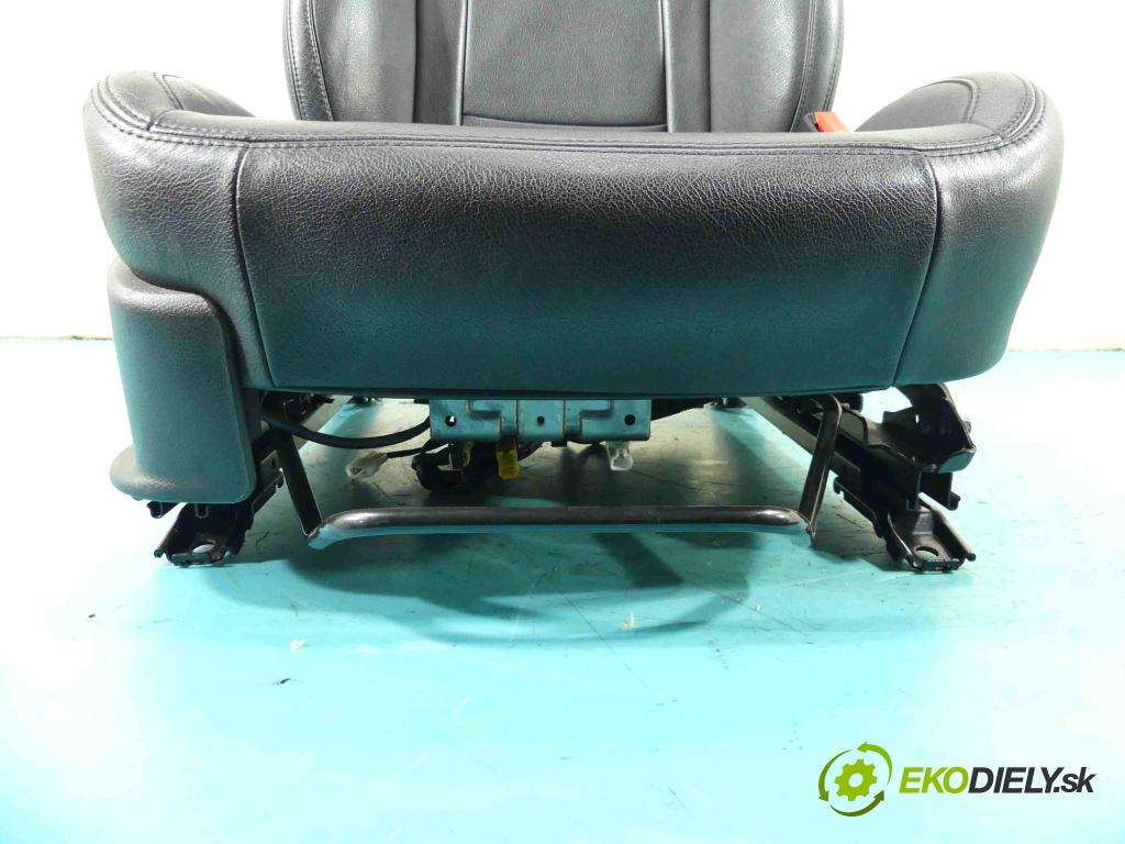 Hyundai I40 1.7 crdi 116 HP manual 85 kW 1685 cm3 4- Sedačka pravý  (Sedačky, sedadlá)