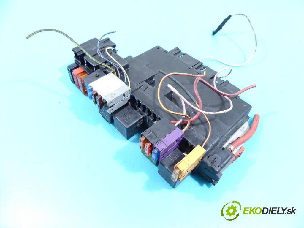 Mercedes S W220 1998-2005 3.2 V6 224 hp automatic 165 kW 3199 cm3 4- skříňka pojistková A0325458332 (Pojistkové skříňky)