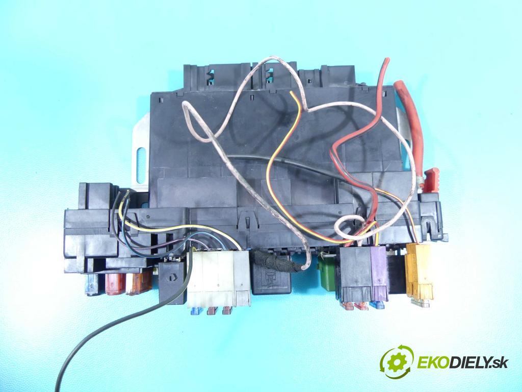 Mercedes S W220 1998-2005 3.2 V6 224 hp automatic 165 kW 3199 cm3 4- skříňka pojistková A0325458332 (Pojistkové skříňky)